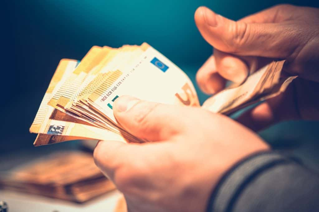 Kako da novac radi za vas kroz pametna ulaganja Kako da novac radi za vas kroz pametna ulaganja